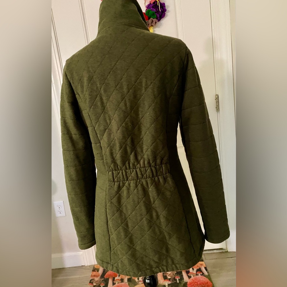 The North Face Green Jacket with Quilted Design - Picture 4 of 12